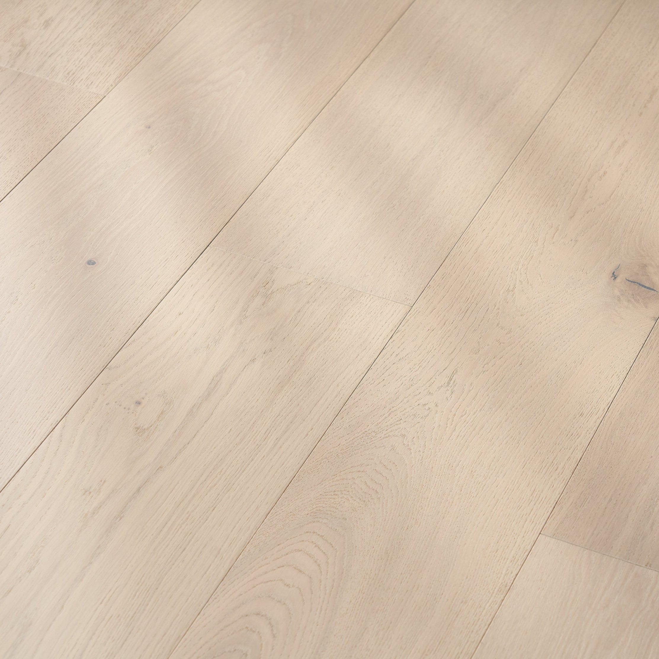 The Invisible Joinery: Floors Without Nails, Screws, or Noise