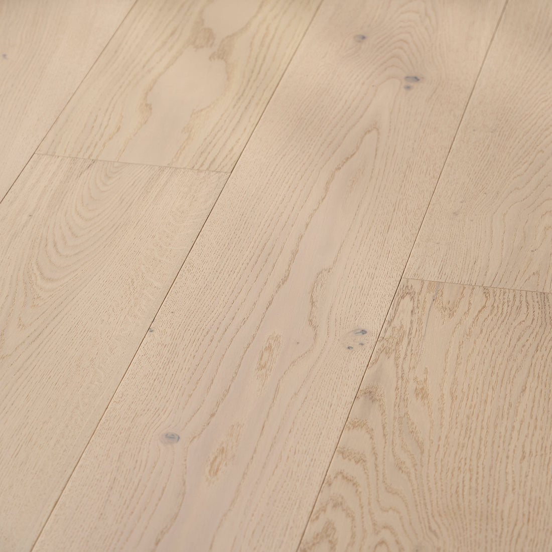 The Warmth That Waits: How Wood Holds Yesterday’s Sun