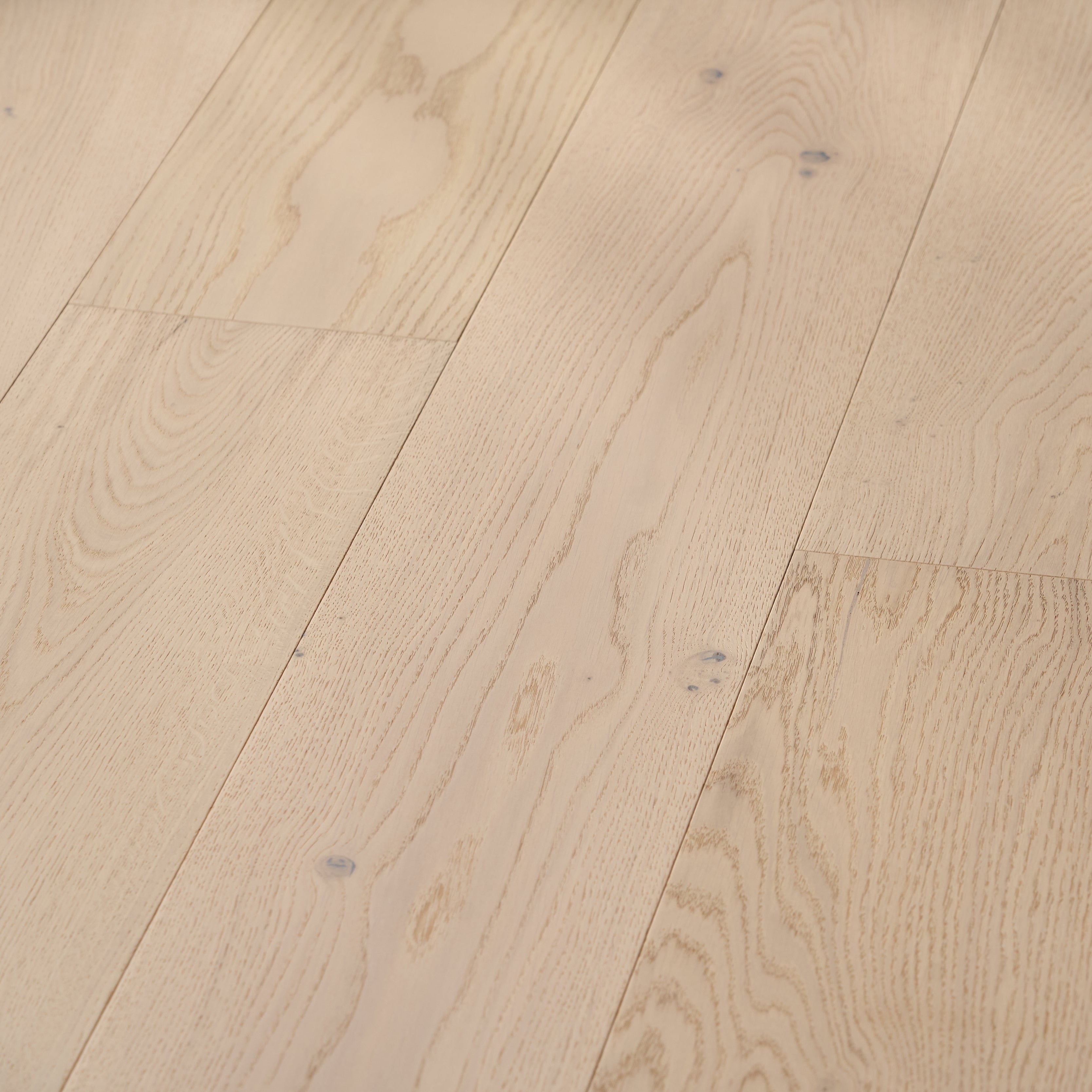 The Warmth That Waits: How Wood Holds Yesterday’s Sun